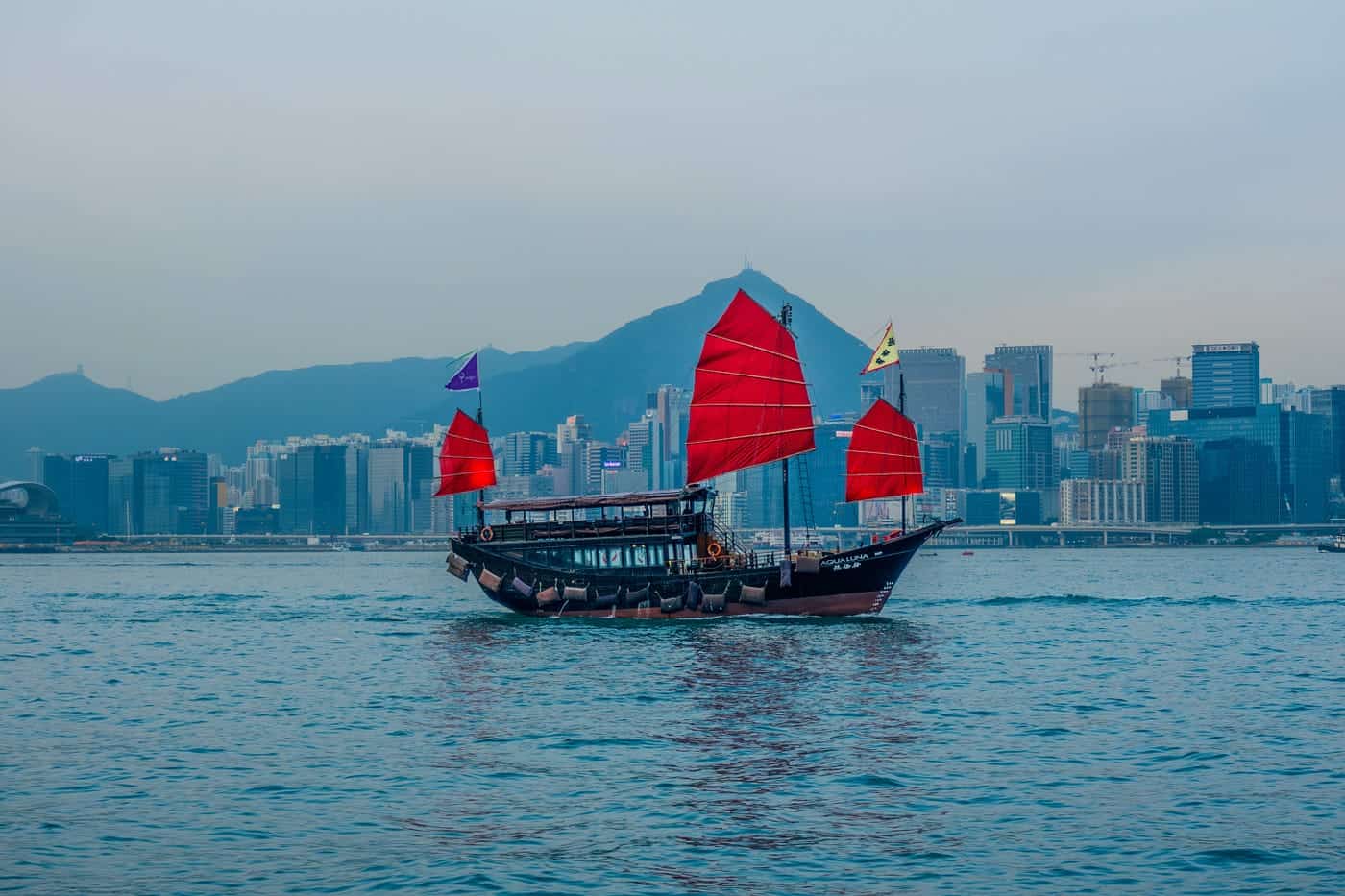 Digital Nomad Guide to Hong Kong: Where East Meets West!